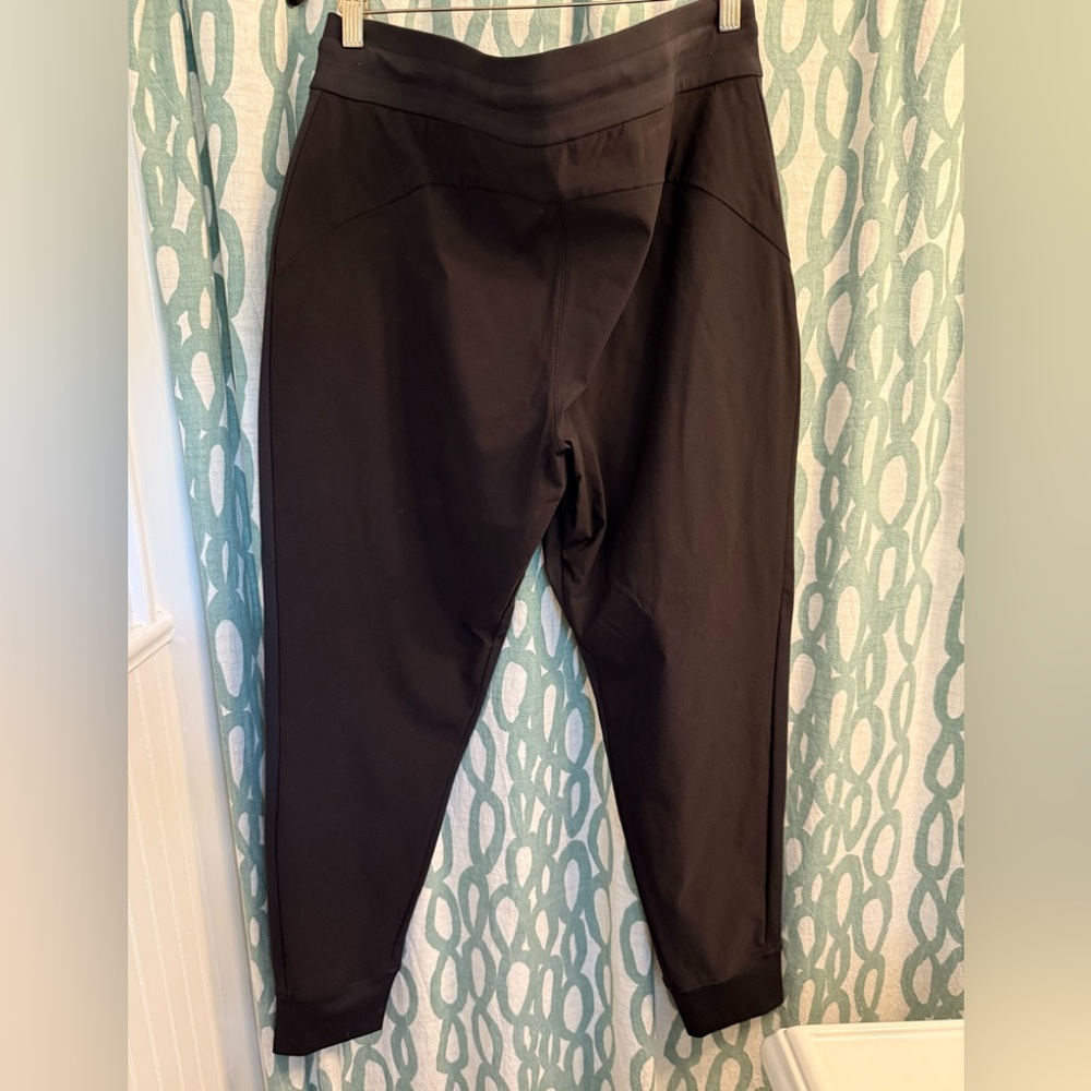 Athleta Headlands Hybrid Tech Jogger pants in black, size 12 - Picture 8 of 9